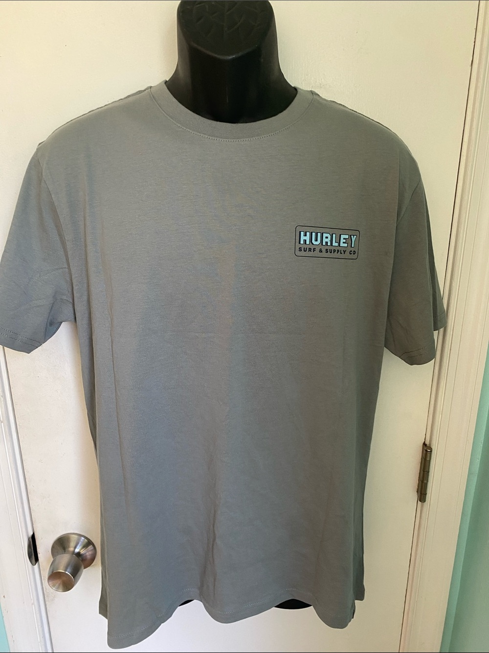Hurley Men’s Short Sleeve Tee in Gray with Small Chest Logo
